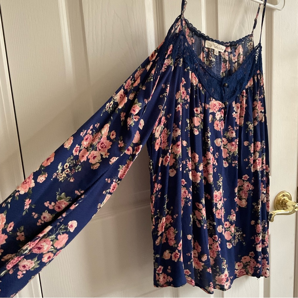 Rewind Blouse - Picture 2 of 6